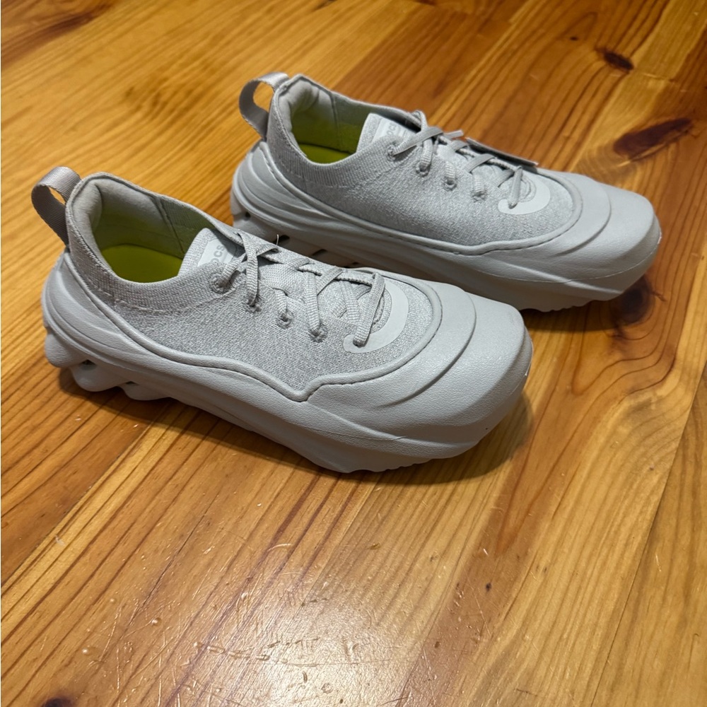 CROCS Light Gray Platform Athletic Lace-Up Sneakers - Picture 6 of 10